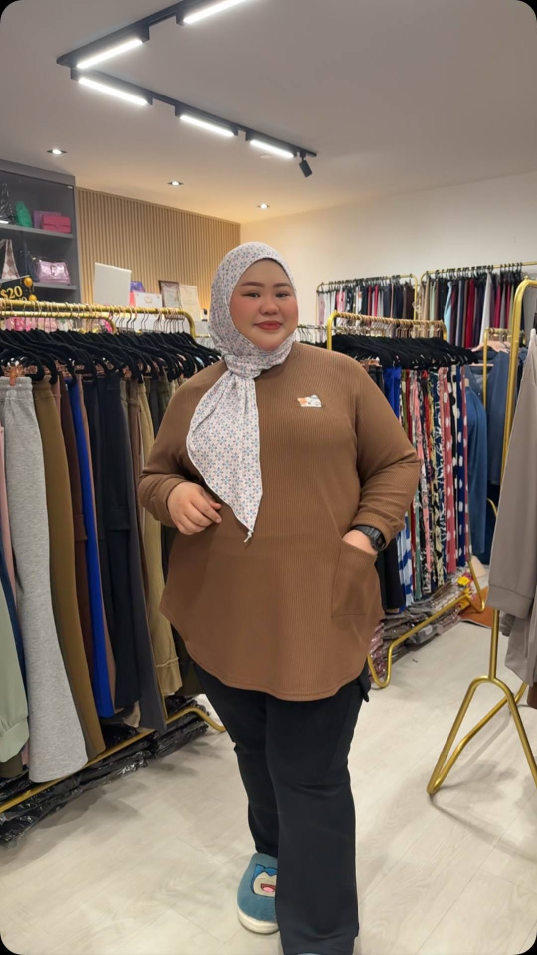 Oyen Waffle Fabric Top with Cat Embroided 1 Front Pocket