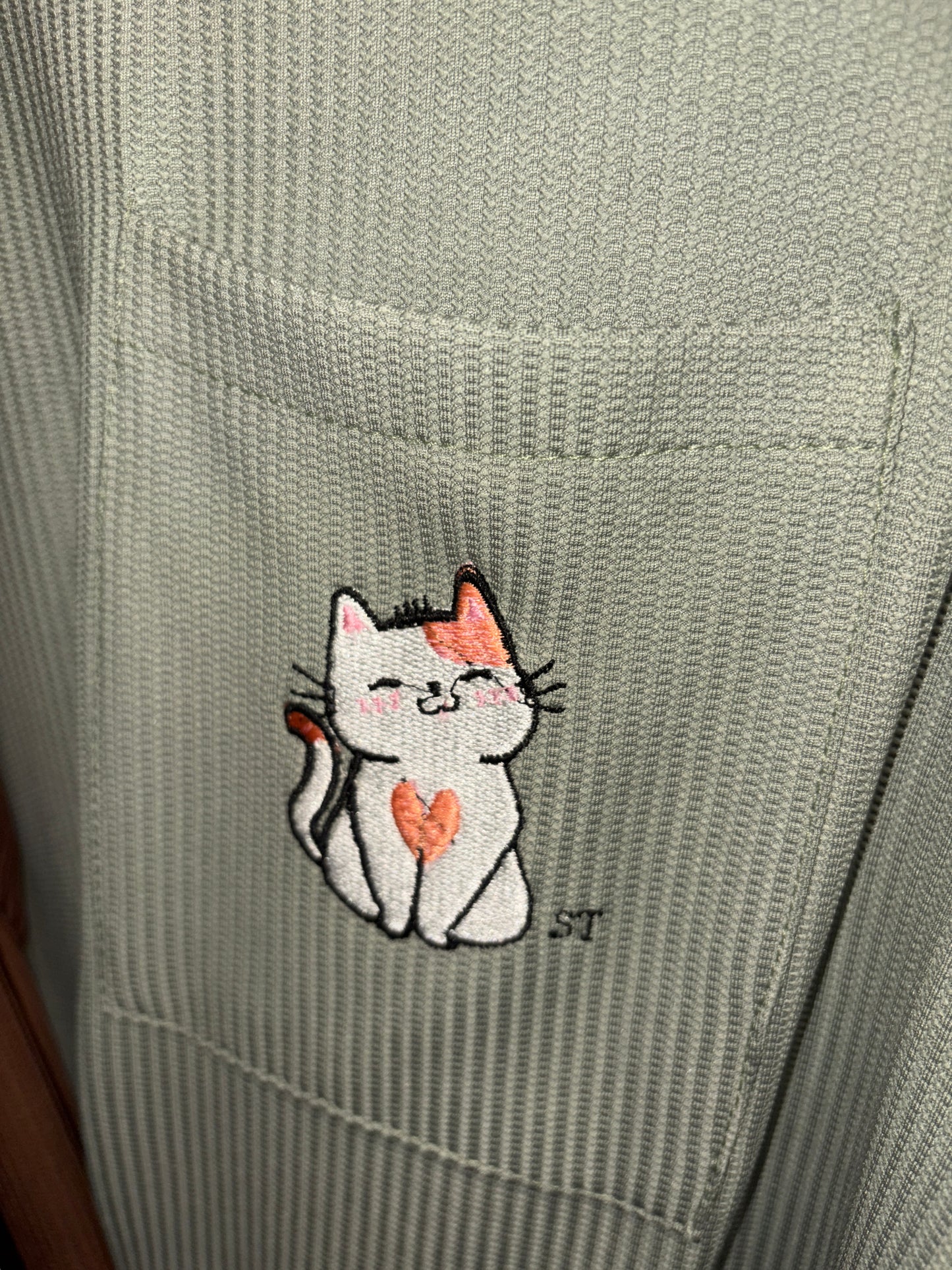 Molly Waffle Fabric Top with Cat Embroided