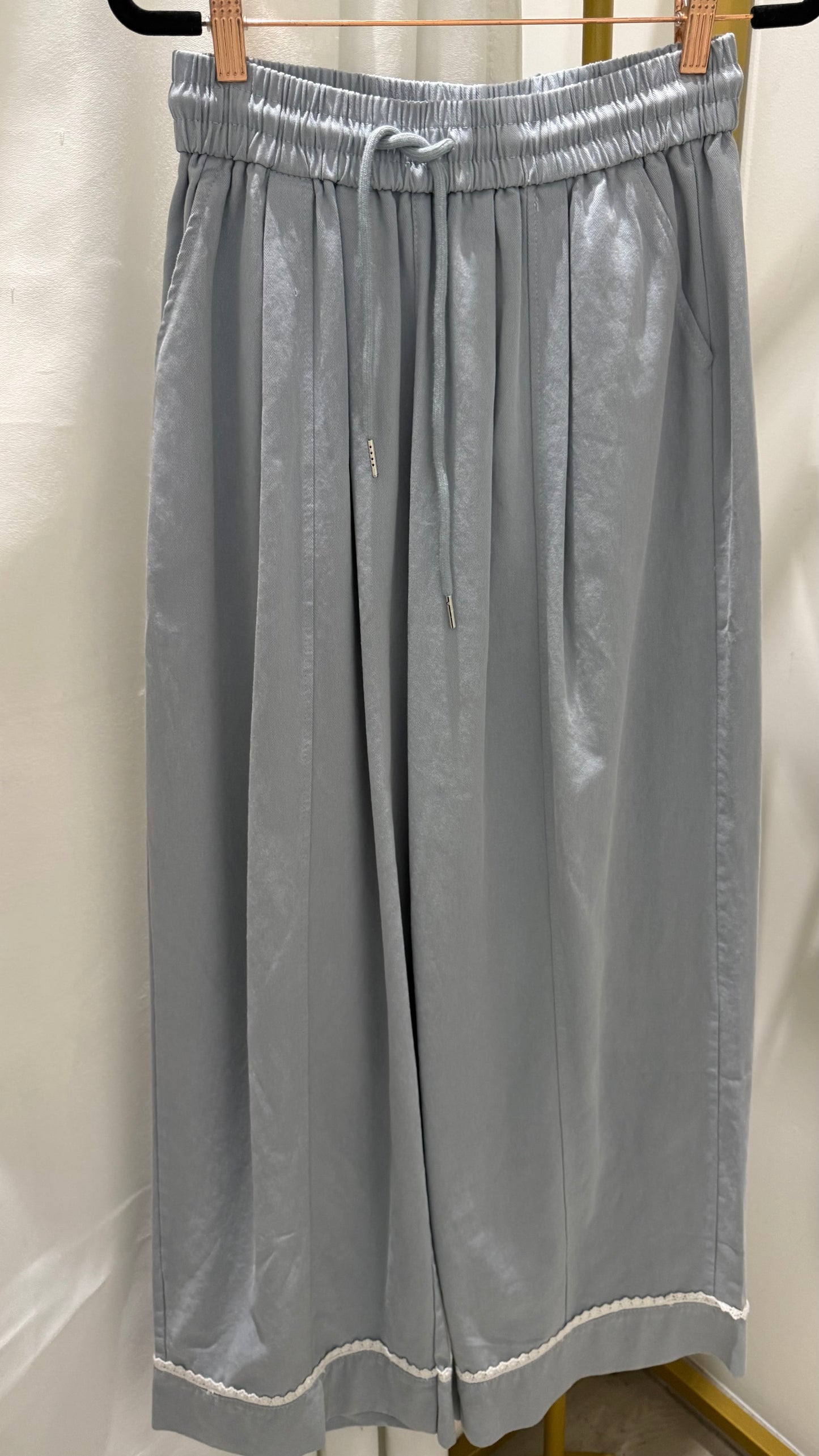 Jisoo Pants with Small Lace