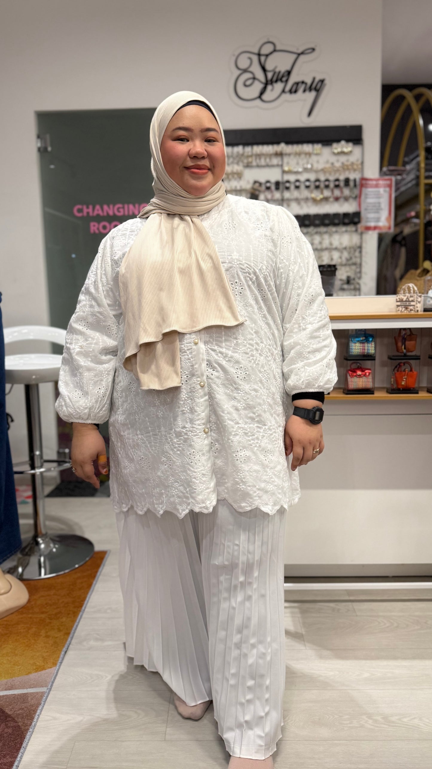 Eyelet top Plus Size (E2)