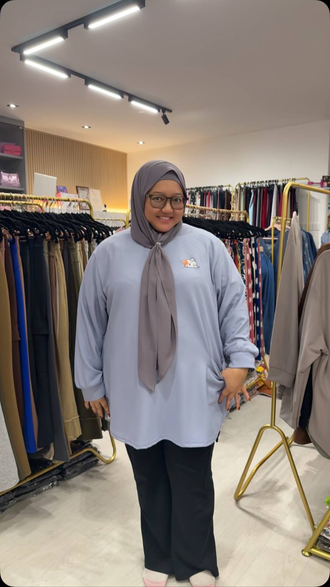 Oyen Waffle Fabric Top with Cat Embroided 1 Front Pocket