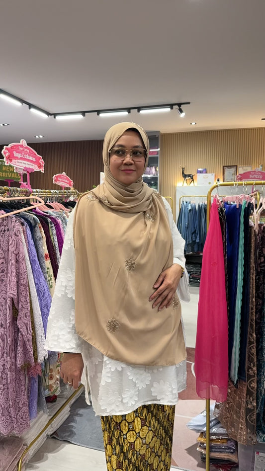 Ariani shawl with beading