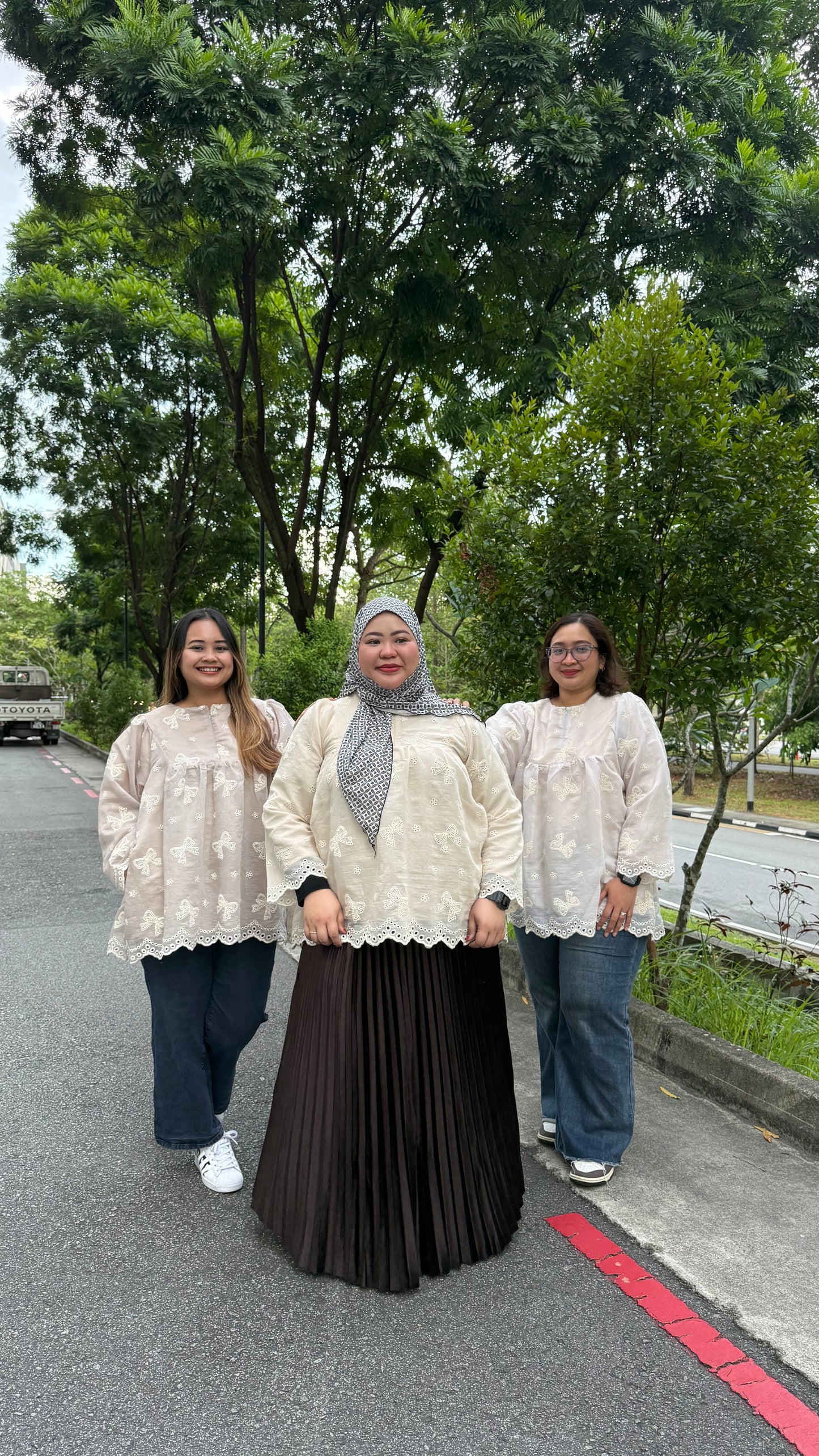 Dwi Ribbon Cotton Eyelet Top