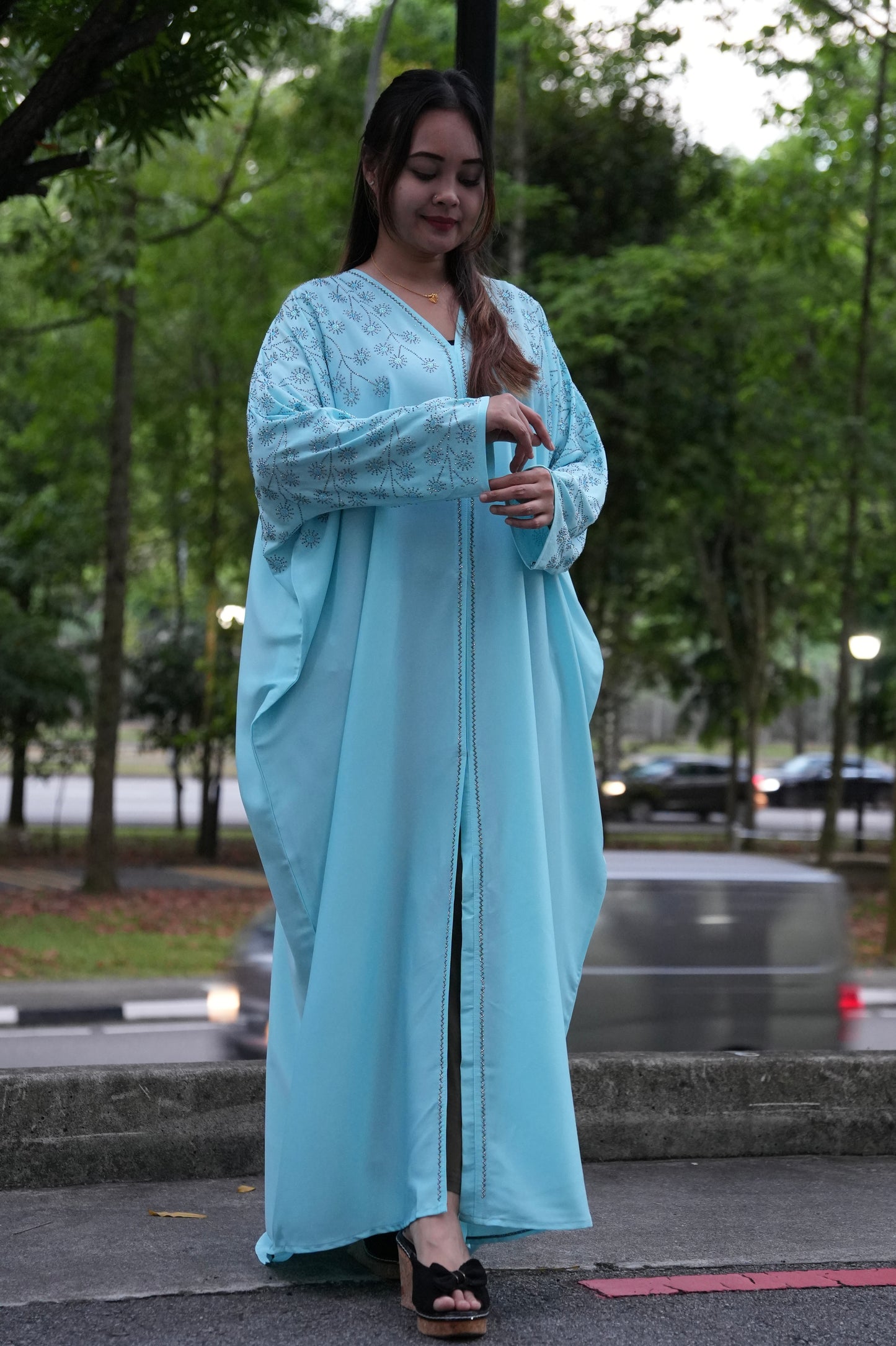 Hilwa Open Button-Up Abaya