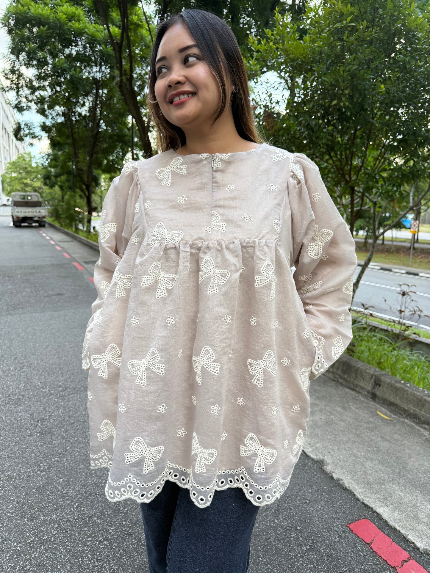 Dwi Ribbon Cotton Eyelet Top