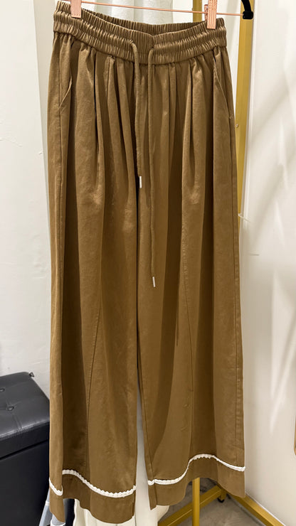 Jisoo Pants with Small Lace