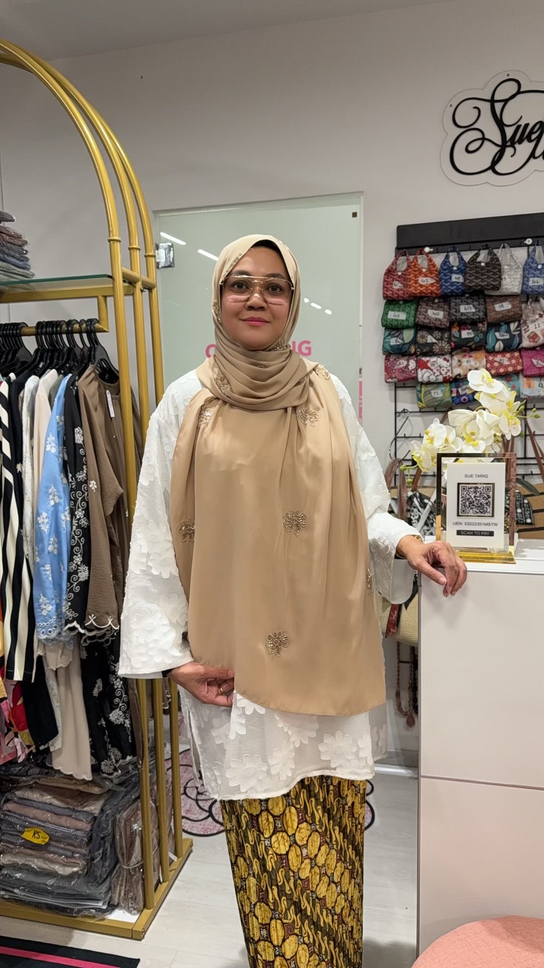 Ariani shawl with beading