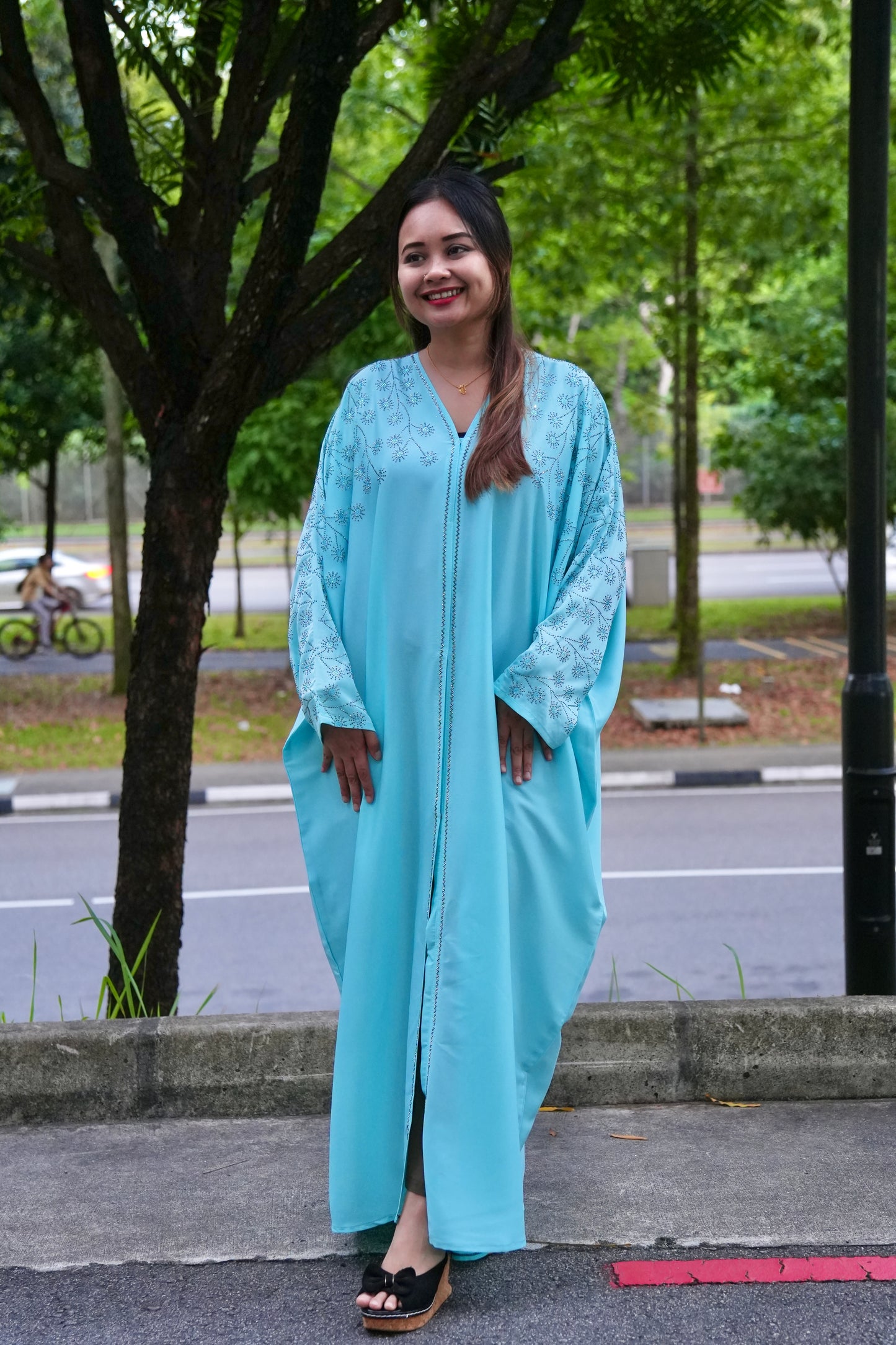 Hilwa Open Button-Up Abaya