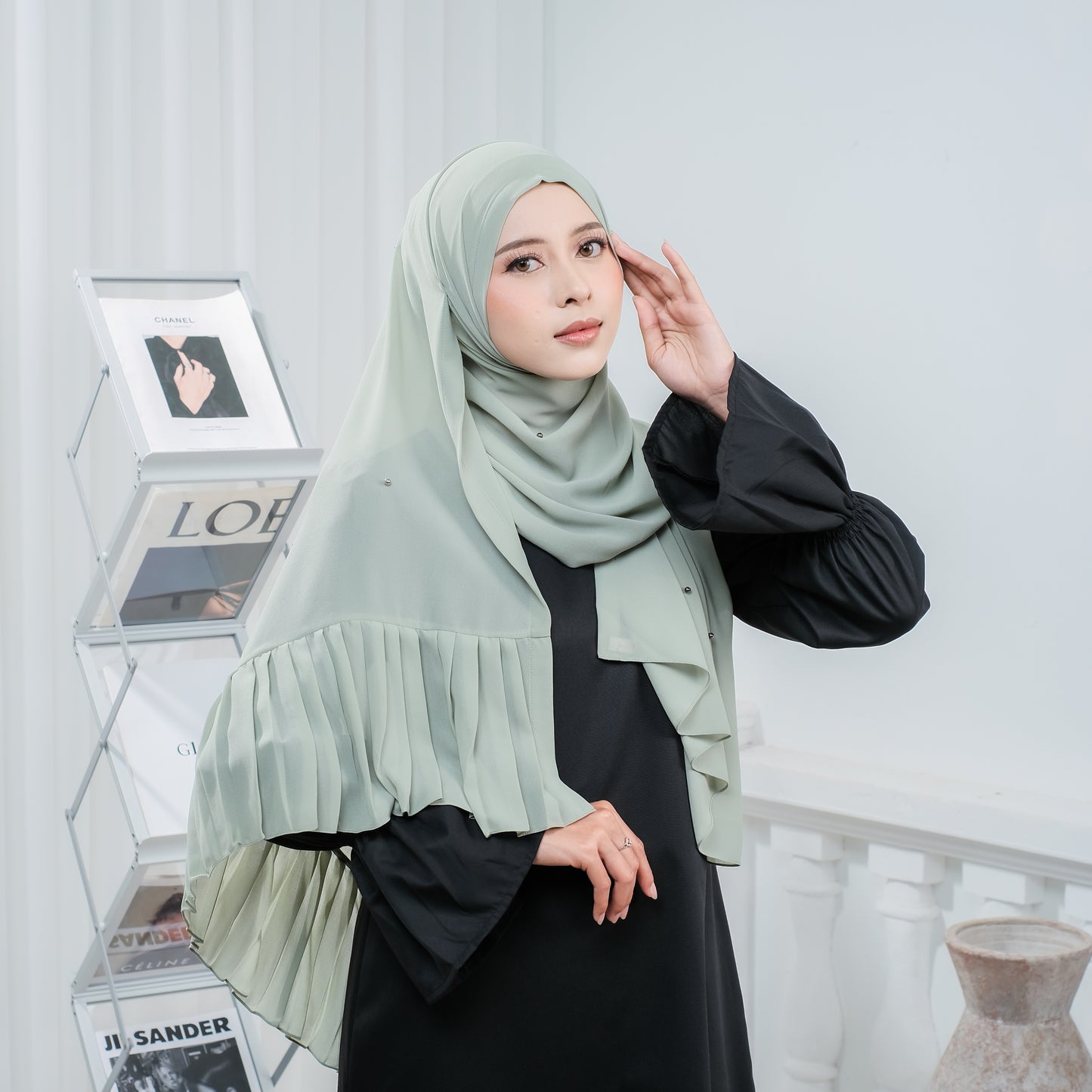Lulu Instant Pleated Pearl Shawl