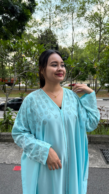 Hilwa Open Button-Up Abaya