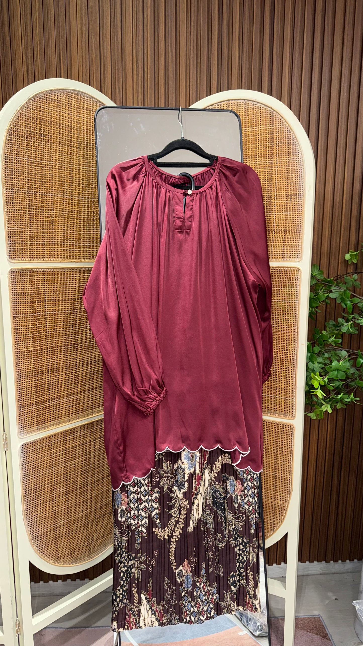 Julia Armani Silk Reglan top