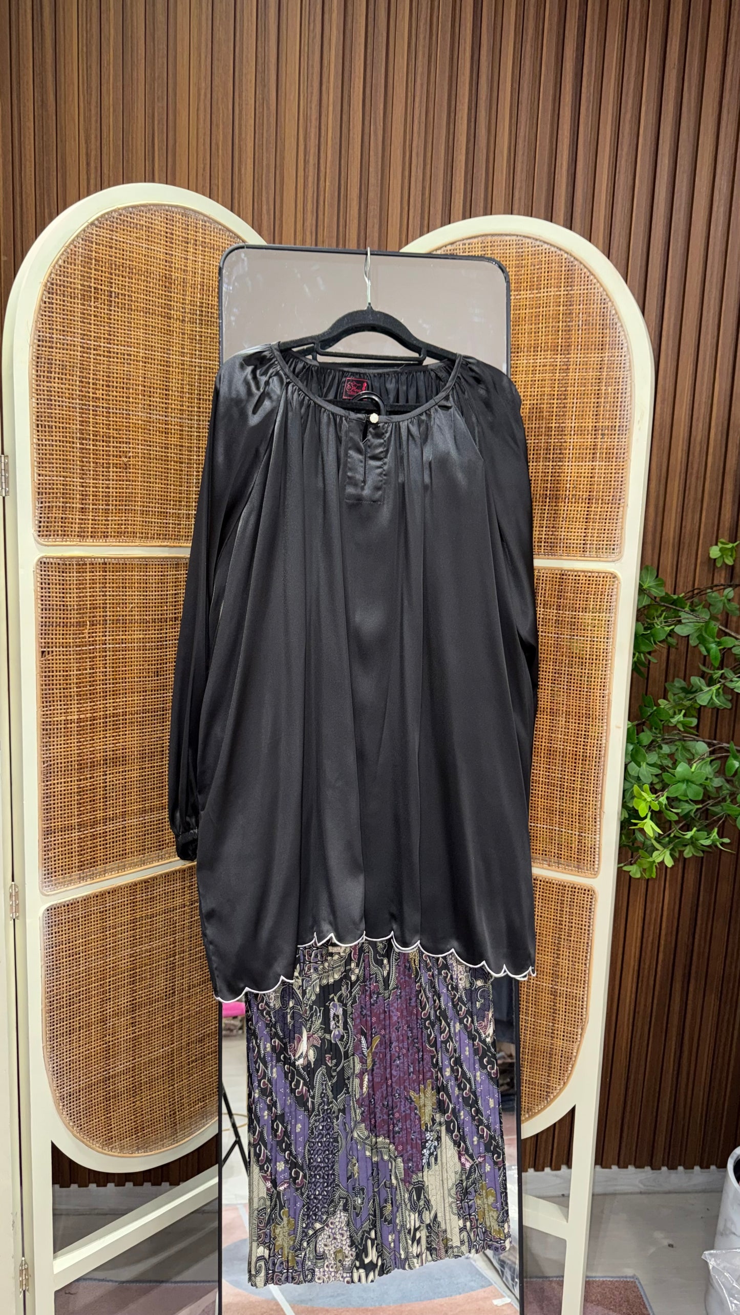 Julia Armani Silk Reglan top