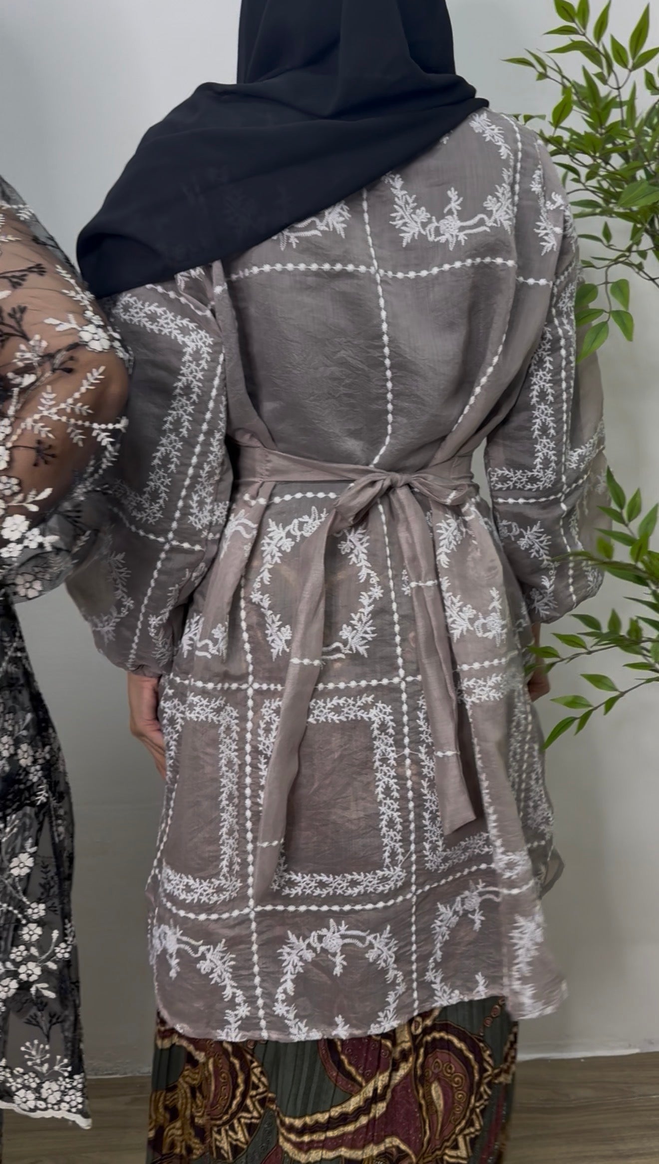 Kebarung Izyan Tie-back Top