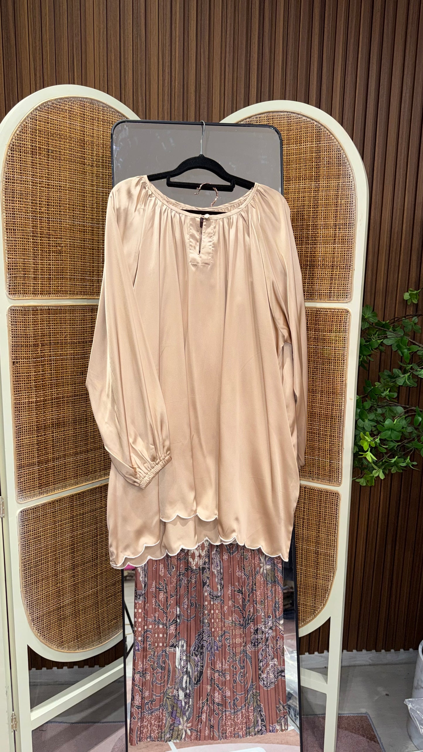 Julia Armani Silk Reglan top