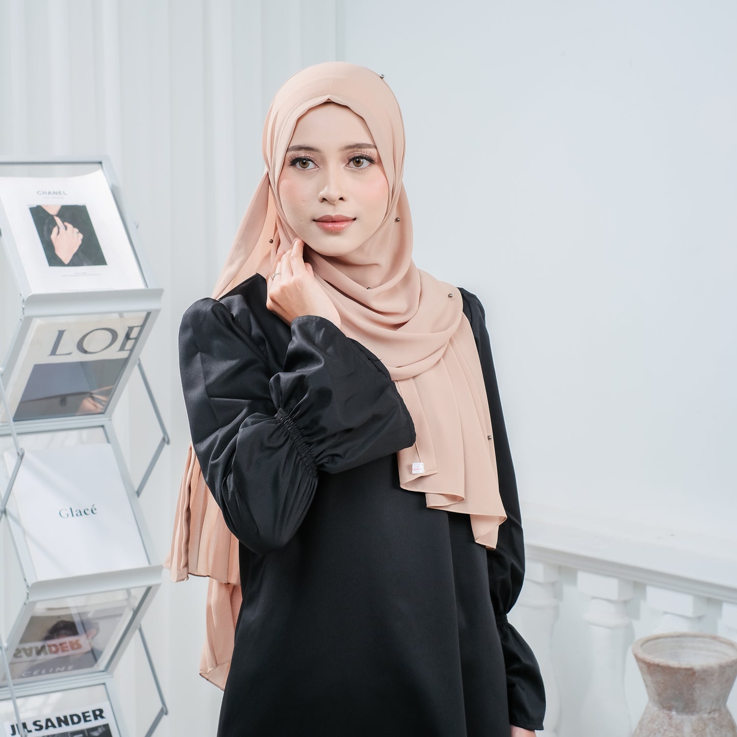 Lulu Instant Pleated Pearl Shawl