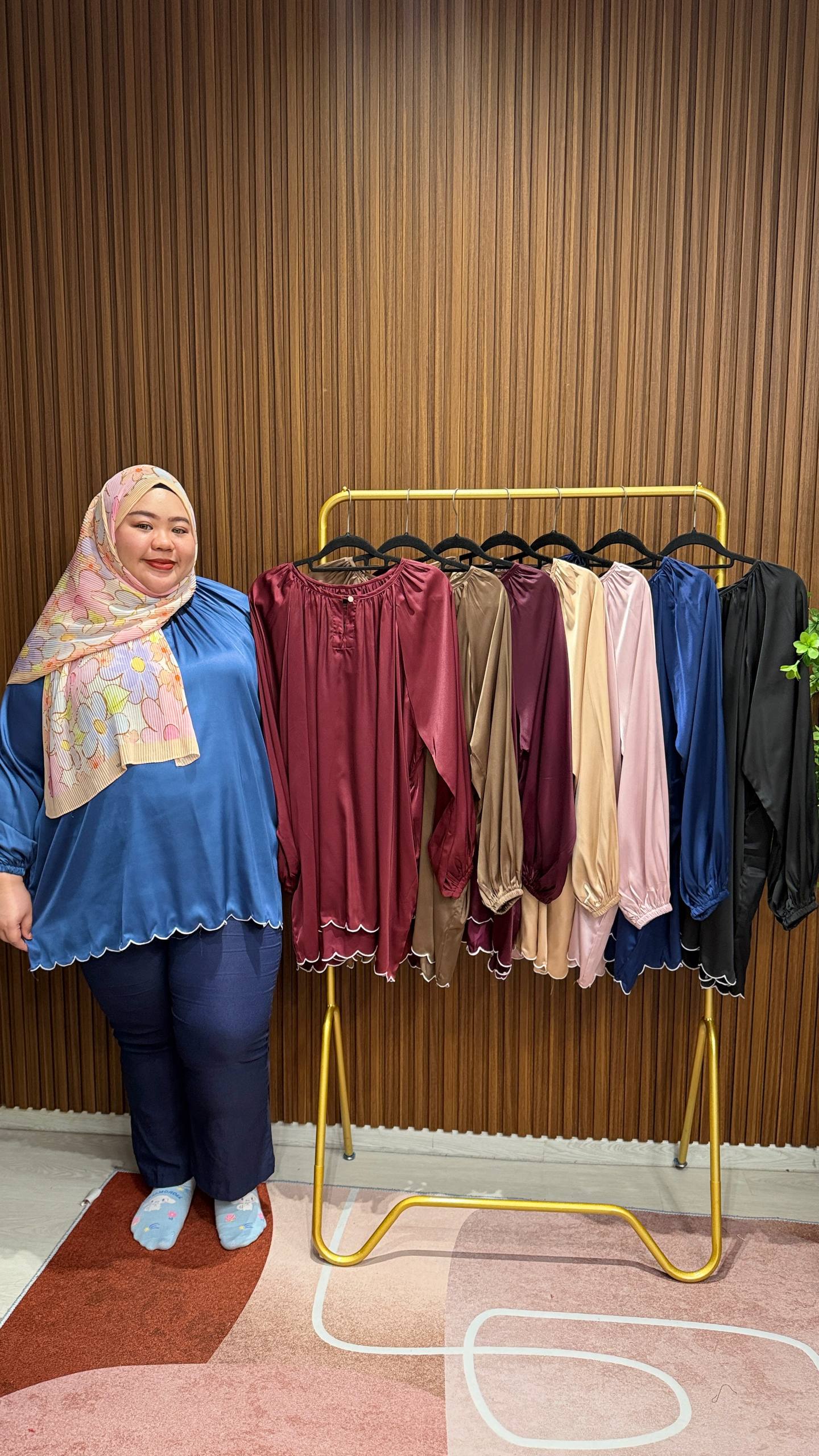 Julia Armani Silk Reglan top