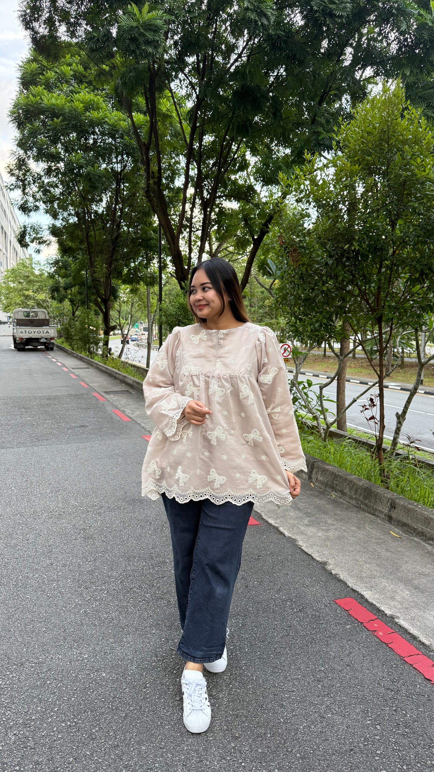 Dwi Ribbon Cotton Eyelet Top