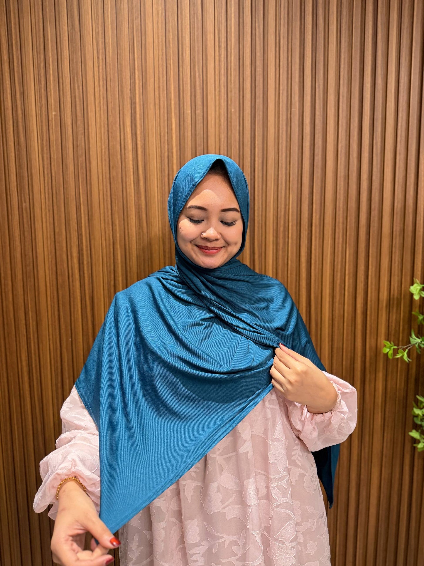 Plain Premium Ribbed Shawl