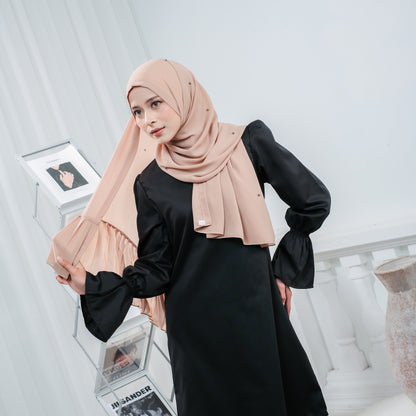 Lulu Instant Pleated Pearl Shawl