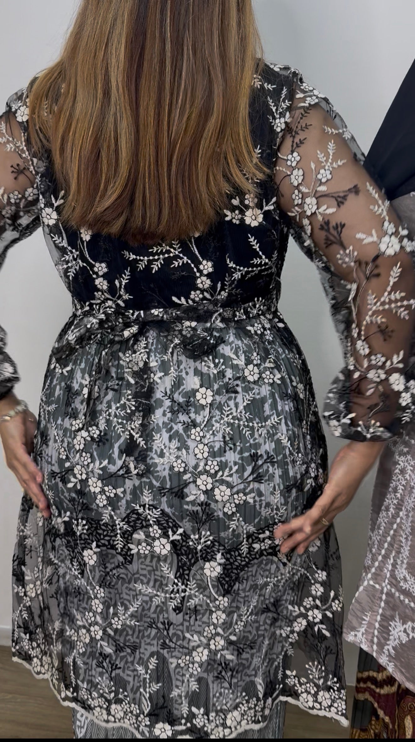 Kebarung Kaisara Tie back Lace